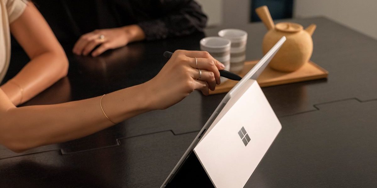 Microsoft hat heute neue Surface Geräte und Zubehör vorgestellt, die Kunden mehr Auswahl bieten, um von jedem Ort produktiv zu sein.
